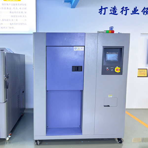 Thermal shock chamber for laboratory testing