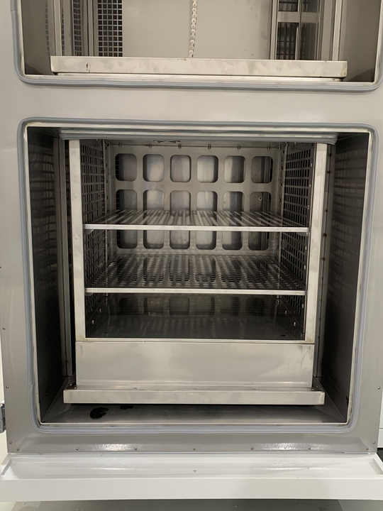 Thermal shock test chamber